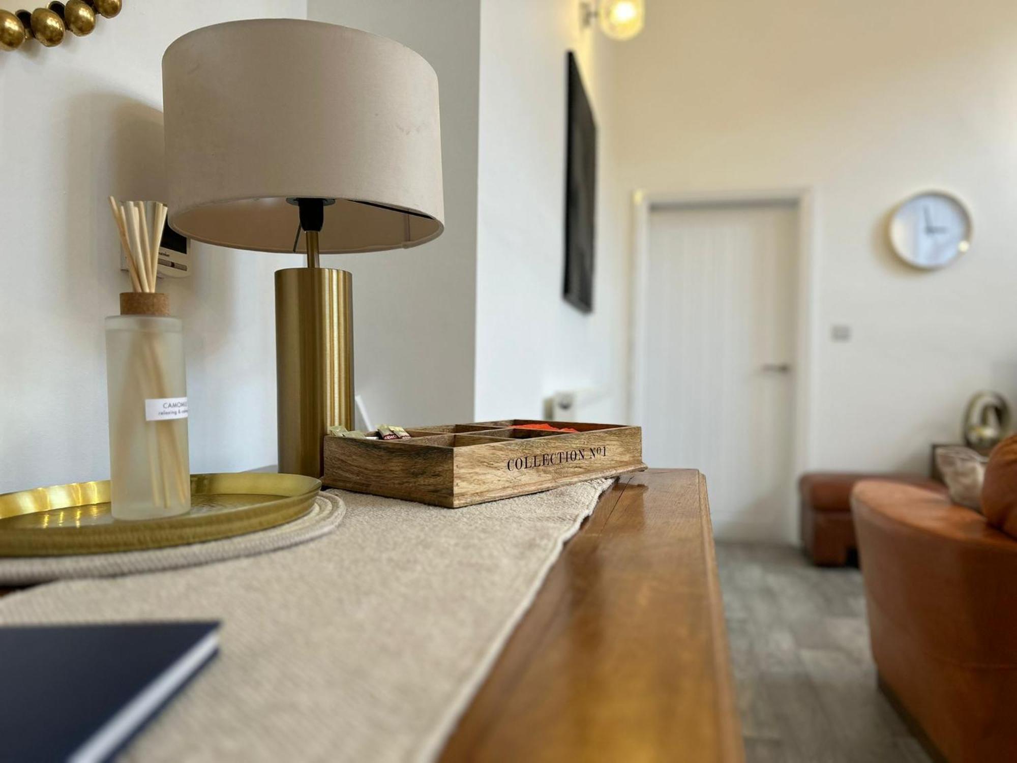 Whitchurch High Street Hideaway Bagian luar foto