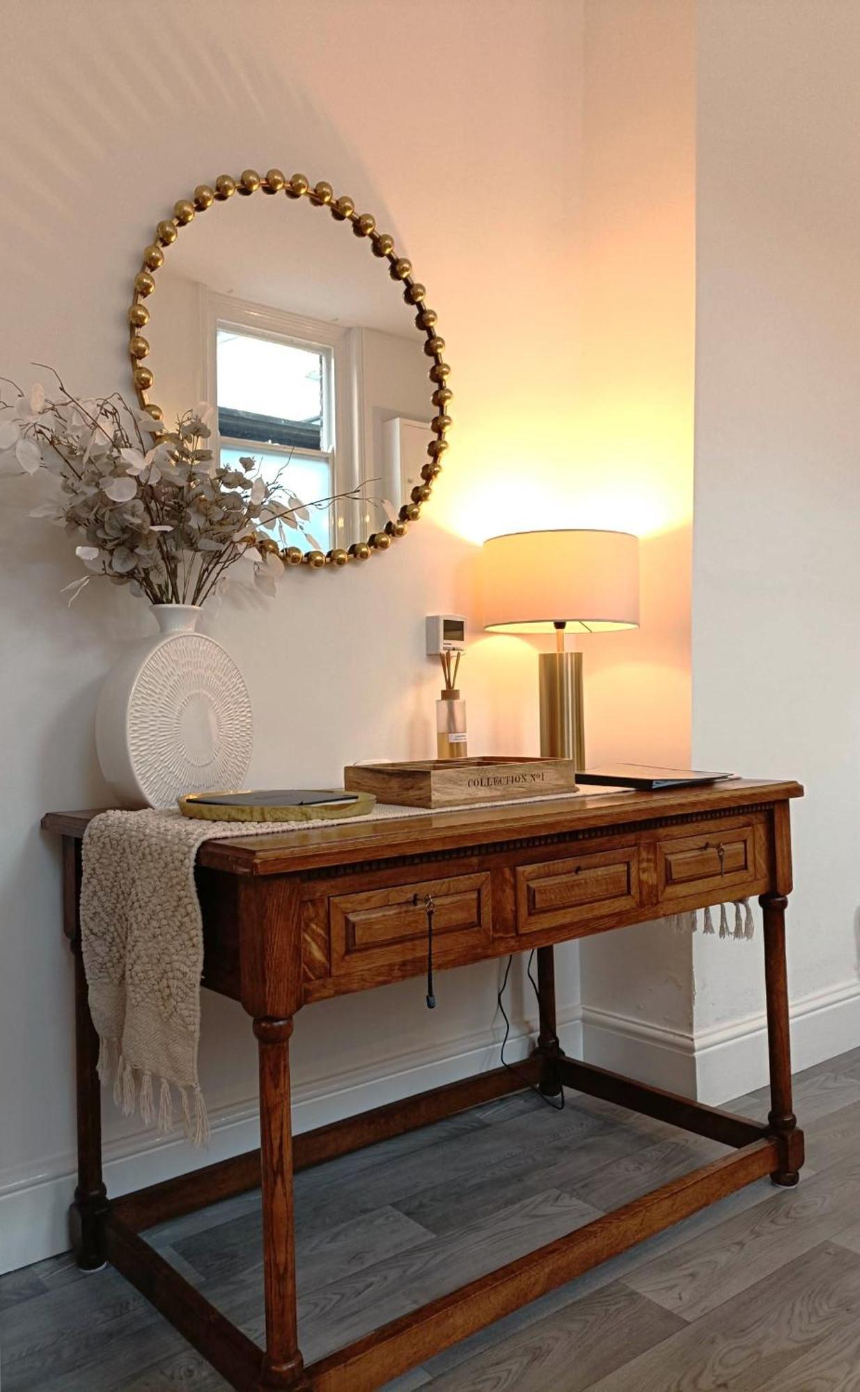 Whitchurch High Street Hideaway Bagian luar foto