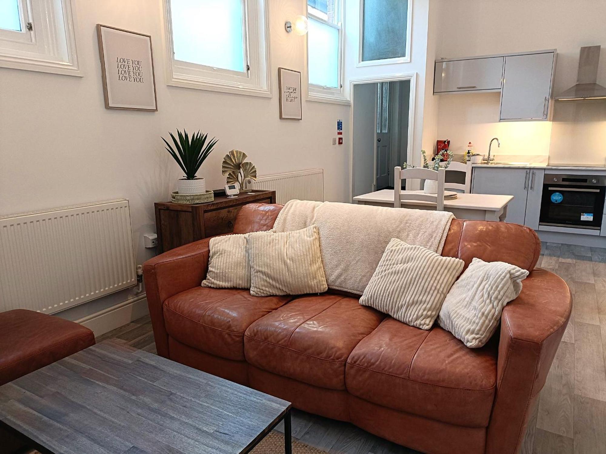 Whitchurch High Street Hideaway Bagian luar foto