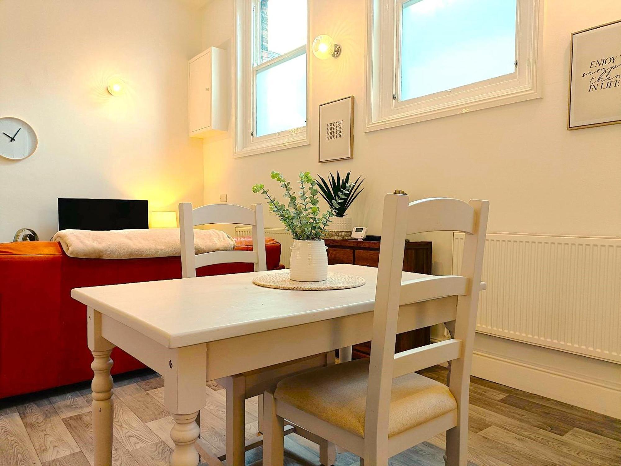 Whitchurch High Street Hideaway Bagian luar foto